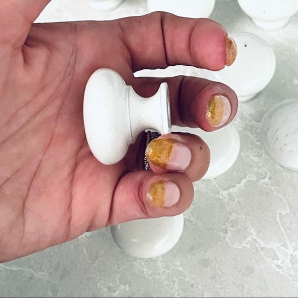 10 White Porcelain, Round Door Knobs (Plus Package of Screws) - Picture 4 of 8